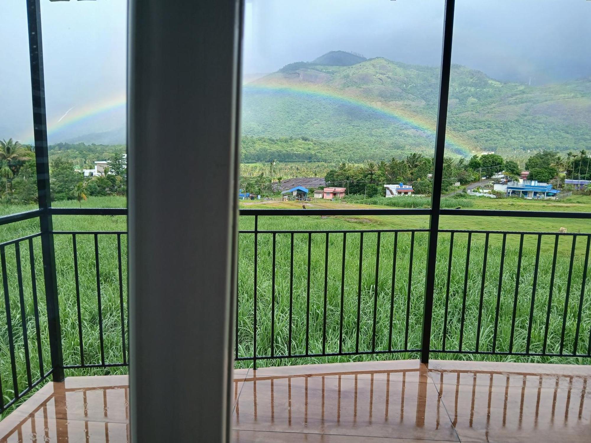 Le Sancta Homestay Maraiyūr Extérieur photo
