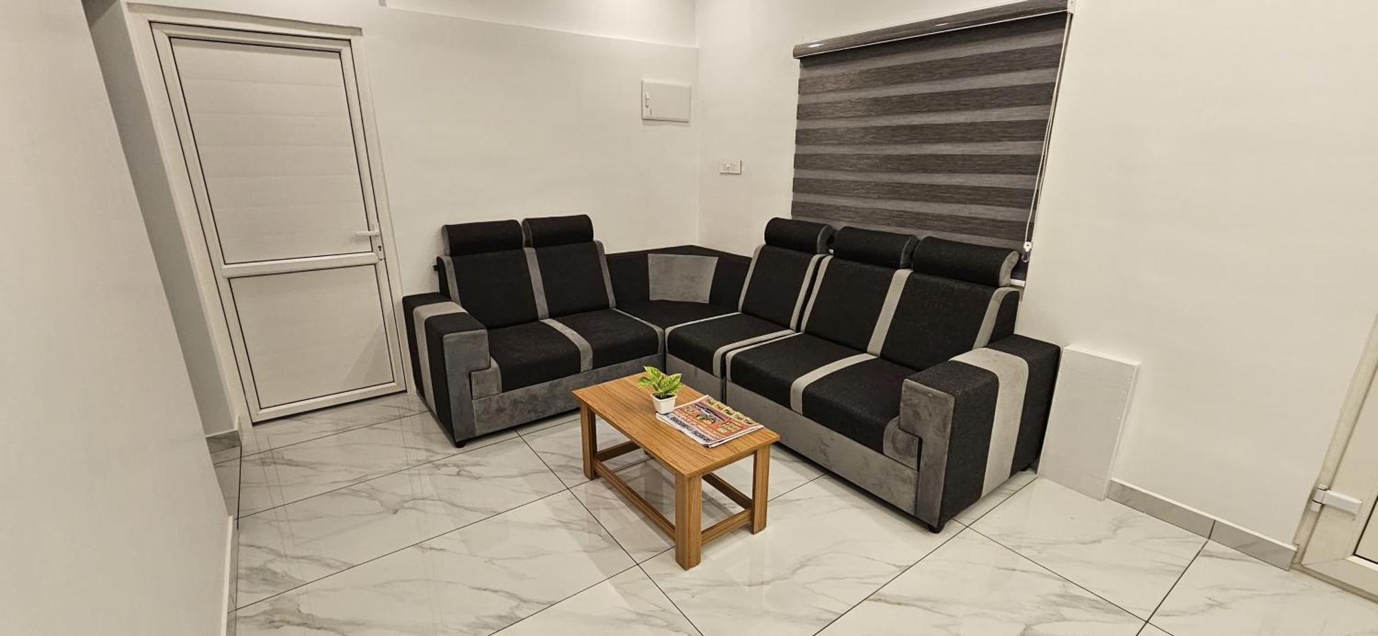 Le Sancta Homestay Maraiyūr Extérieur photo